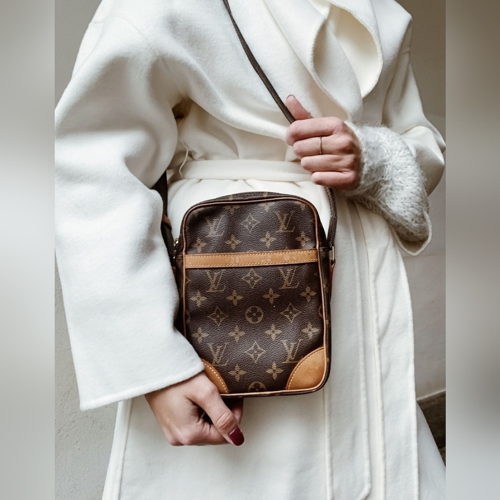 Louis Vuitton Danube EUC✨️ Monogram Messenger Bag – Vintage Unisex - Picture 15 of 16